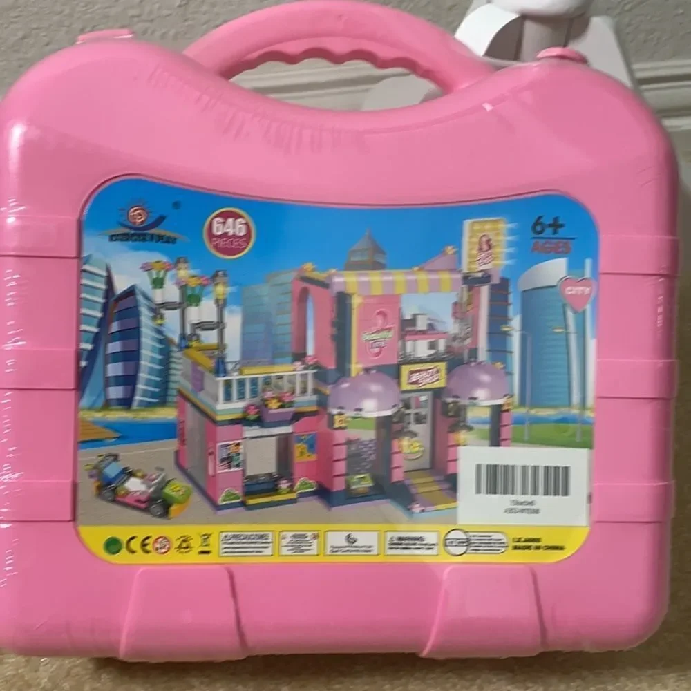 Hairdressing Salon Building Blocks 646 Pieces - NEW in Storage Container